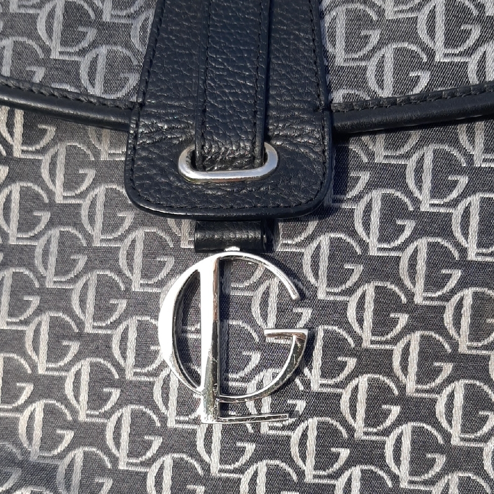 PARIS🇫🇷Guy Laroche Black with Silver LOGO and LEATHER Hand Bag SZ MEDIUM - Picture 2 of 15